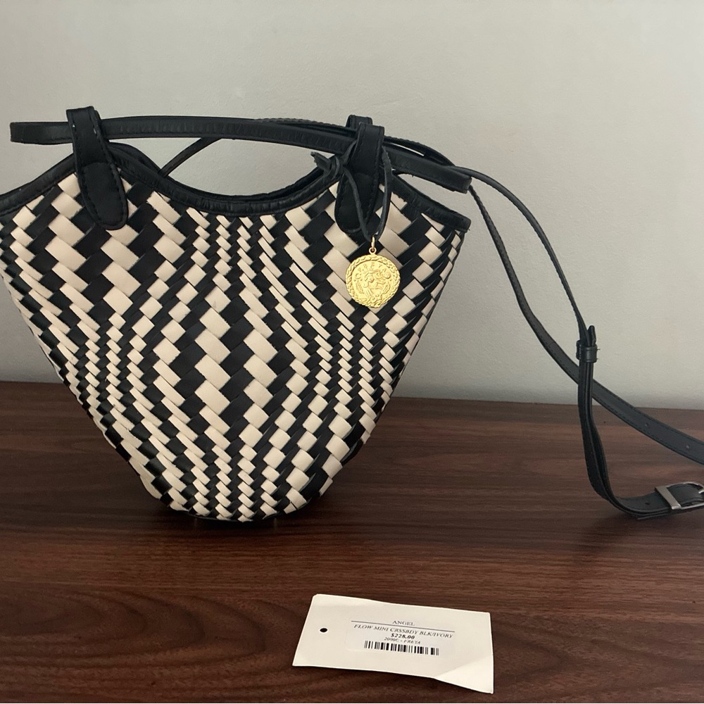 Freya Flow Mini Cross Body in black/ivory